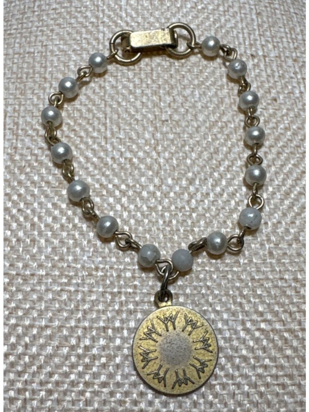 World Fair Expo 67 Faux Pearl Bracelet Gold Tone Medallion Canada Petite Childs